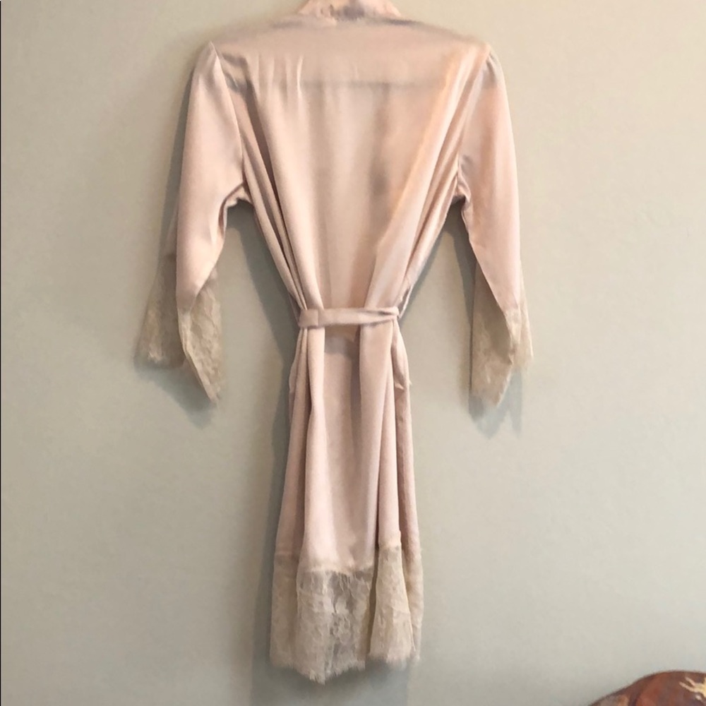 🆕 Nude Lace Trim Kimono - Picture 6 of 6
